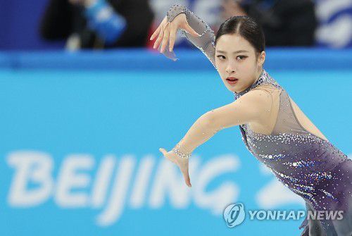 [올림픽] 유영, 베이징에서(베이징=연합뉴스) 홍해인 기자 = 유영이 15일 오후 중국 베이징 캐피털 실내경기장에서 열린 2022 베이징 동계올림픽 피겨스케이팅 여자 싱글 쇼트 프로그램에 출전해 드라마 '레프트오버(leftovers)' 사운드트랙(OST) 음악에 맞춰 연기를 펼치고 있다. 2022.2.15 hihong@yna.co.kr