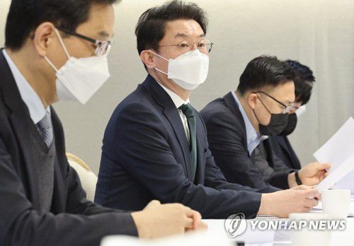 이억원 차관, 물가관계차관회의 주재(서울=연합뉴스) 김승두 기자 = 이억원 기획재정부 1차관이 18일 정부서울청사에서 제5차 물가관계차관회의를 주재하고 있다. 2022.2.18 kimsdoo@yna.co.kr