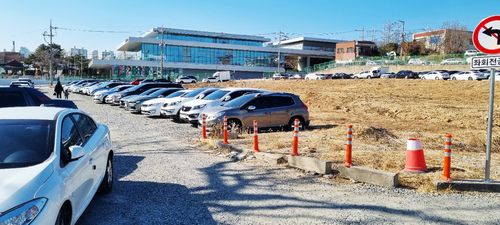 울산시립미술관 옆 객사 터[촬영 김근주]