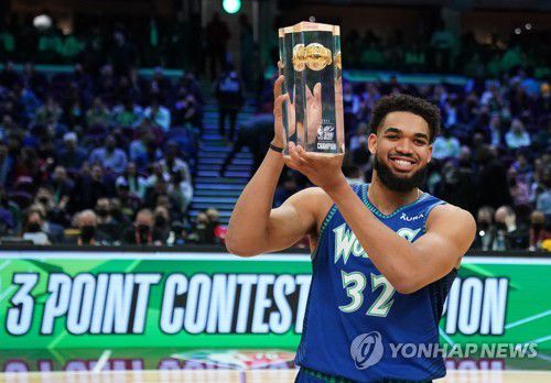 타운스, NBA 3점슛 콘테스트 우승[USA TODAY Sports=연합뉴스]