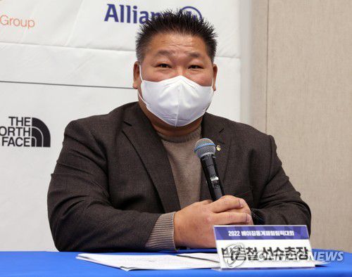 인사말 하는 박종철 선수촌장(서울=연합뉴스) 한상균 기자 = 박종철 2022 베이징 동계패럴림픽 한국 선수촌장이 14일 서울시민청에서 기자간담회를 하고 있다. 2022.2.14 xyz@yna.co.kr