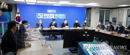 이재명 "러시아 침공에 유감"(서울=연합뉴스) 이정훈 기자 = 더불어민주당 이재명 대선 후보가 24일 오후 서울 여의도 중앙당사에서 열린 긴급 안보경제 연석회의에서 발언하고 있다.      이 후보는 이날 회의에서 "우크라이나의 영토적 통일성과 주권은 존중돼야 한다"며 "러시아의 우크라이나 침공에 강한 유감을 표명한다"고 밝혔다. 2022.2.24 [국회사진기자단] uwg806@yna.co.kr