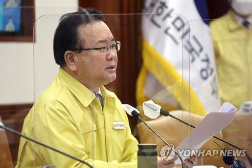 김부겸 총리, 중대본 회의 주재(서울=연합뉴스) 김승두 기자 = 김부겸 국무총리가 2일 정부서울청사에서 열린 코로나19 대응 중앙재난안전대책본부 회의를 주재하고 있다. 2022.3.2 kimsdoo@yna.co.kr