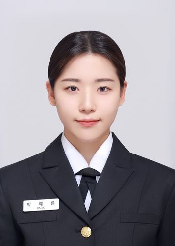 학군장교 임관식서 대통령상 받은 해군 박예륜 소위[육군 제공. 재판매·DB 금지]