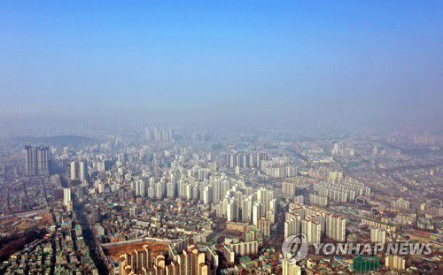 파란 하늘 아래 미세먼지   [연합뉴스 자료사진]