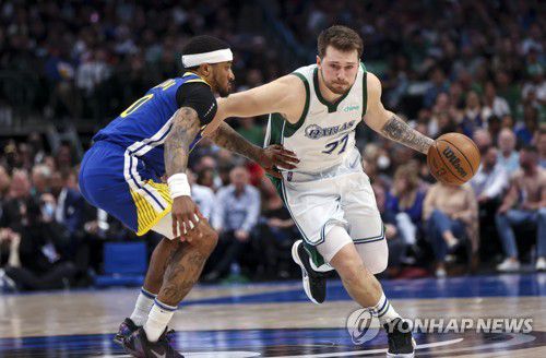 개리 페이튼 2세 돌파하는 돈치치[USA투데이=연합뉴스]