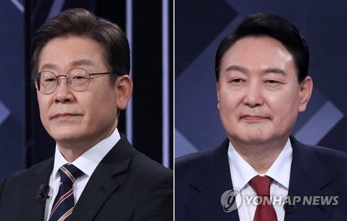 방송토론 참석한 이재명 대선후보(왼쪽)와 윤석열 대선후보(서울=연합뉴스) 더불어민주당 이재명 대선후보(왼쪽)와 국민의힘 윤석열 대선후보가 지난 2일 저녁 서울 영등포구 KBS 본관 스튜디오에서 열린 중앙선거관리위원회 주관 제20대 대통령선거 후보자 3차 사회분야 방송토론회에서 토론회 준비를 하고 있다. 2022.3.2 [국회사진기자단] srbaek@yna.co.kr