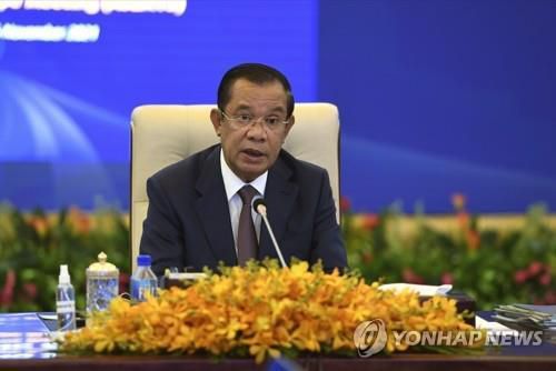 ASEM 정상회의 주재하는 훈센 캄보디아 총리[AP=연합뉴스 자료사진]