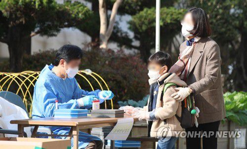 개학 첫주 하루평균 학생 2만9천명 확진…106만9천명 등교 못해[연합뉴스 자료사진]