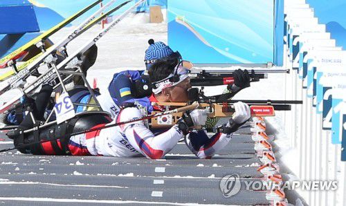[패럴림픽] 사격하는 신의현(서울=연합뉴스) 신의현이 8일 중국 장자커우 국립바이애슬론센터에서 열린 2022 베이징 동계패럴림픽 바이애슬론 미들 좌식 경기에서 사격하고 있다. 신의현은 이날 11위를 차지했다. 2022.3.8 [대한장애인체육회 제공. 재판매 및 DB금지] photo@yna.co.kr