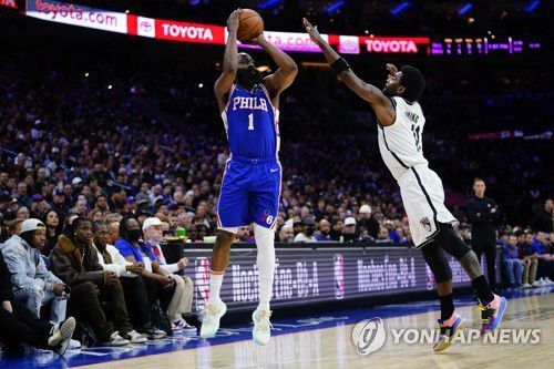 필라델피아 제임스 하든이 NBA 통산 3점 슛 단독 3위에 오르는 순간. [AP=연합뉴스]
