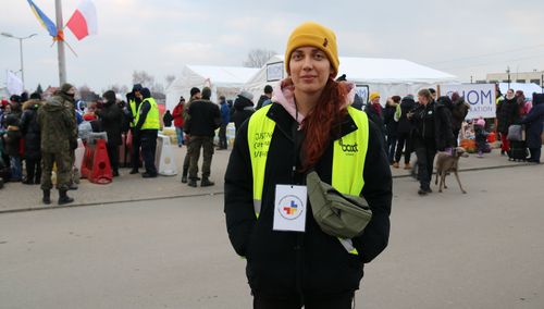 "전쟁 끝날 때까지 도울거에요" (메디카[폴란드]=연합뉴스) 전성훈 특파원 = 10일(현지시간) 폴란드 메디카 국경검문소 인근 난민 쉼터에서 자원봉사 활동을 하는 유스티나(27)씨. 2022.3.11. lucho@yna.co.kr