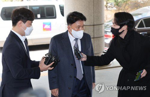 함영주 하나금융그룹 부회장이 지난 11일 오후 서울서부지법에서 열린 채용비리 관련 1심 선고 공판에 출석하고 있다. [연합뉴스 자료사진]