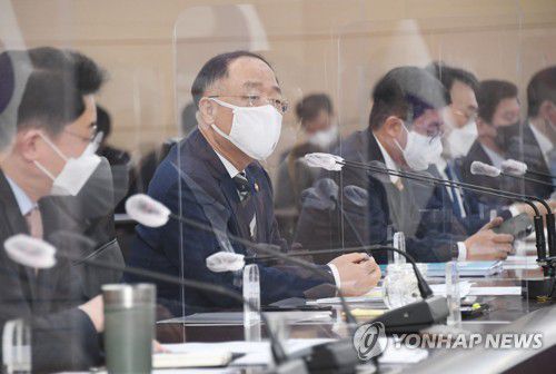 기획재정부 확대간부회의(서울=연합뉴스) 홍남기 부총리 겸 기획재정부 장관이 14일 정부세종청사에서 기획재정부 확대간부회의를 주재하고 있다. 2022.3.14     [기획재정부 제공. 재판매 및 DB 금지] photo@yna.co.kr