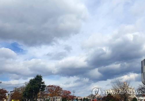 구름 많은 날씨 [연합뉴스 자료사진]