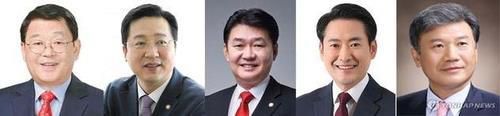 국민의힘 대전시장 예비후보들 왼쪽부터 박성효 전 대전시장, 이장우·정용기 전 국회의원, 장동혁 전 시당위원장, 정상철 전 충남대 총장
