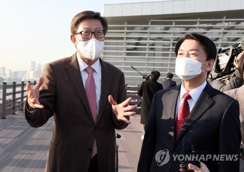 박형준 부산시장(왼쪽)과 안철수 인수위원장[연합뉴스 자료 사진]
