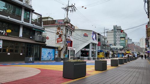 18일 오전 썰렁한 홍대 거리   [촬영 임지우 수습기자]