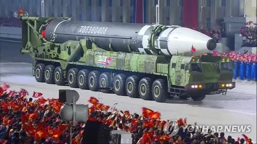 북한, 장거리 탄도미사일 1발 고각발사한 듯…ICBM 추정(서울=연합뉴스) 사진은 북한이 지난 2020년 10월 10일 노동당 창건 75주년 기념 열병식에서 미 본토를 겨냥할 수 있는 신형 대륙간탄도미사일(ICBM)을 공개한 모습. photo@yna.co.kr [2022.03.24 송고]