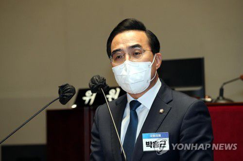 당선 소감 밝히는 민주당 박홍근 신임 원내대표(서울=연합뉴스) 백승렬 기자 = 더불어민주당 박홍근 신임 원내대표가 24일 국회에서 열린 의원총회에서 새로운 원내대표 선출된 뒤 당선 소감을 밝히고 있다. 2022.3.24 [국회사진기자단] srbaek@yna.co.kr