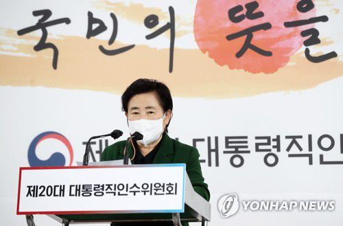 브리핑하는 신용현 대변인[연합뉴스 자료사진]