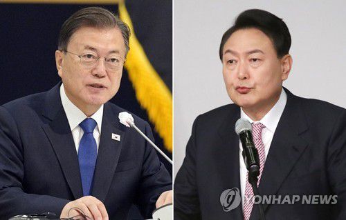 문재인 대통령-윤석열 대통령 당선인[연합뉴스 자료사진]