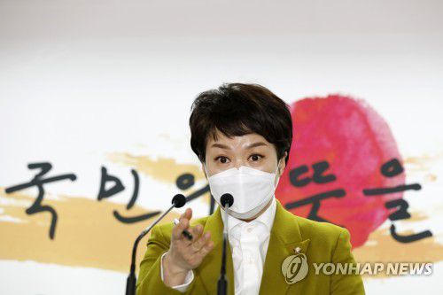 브리핑하는 김은혜 대변인(서울=연합뉴스) 김은혜 대통령 당선인 대변인이 28일 서울 종로구 통의동 금감원 연수원에 마련된 제20대 대통령직인수위원회 브리핑룸에서 브리핑을 하고 있다. 2022.3.28 [인수위사진기자단] photo@yna.co.kr