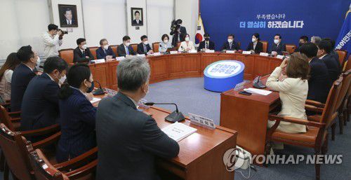 더불어민주당 비상대책위원회의(서울=연합뉴스) 하사헌 기자 = 더불어민주당 비상대책위원회의가 28일 오전 서울 여의도 국회에서 열리고 있다. 2022.3.28 [국회사진기자단] toadboy@yna.co.kr