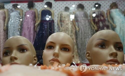 탈레반의 지시로 마네킹에서 떼어낸 머리[AFP 연합뉴스 자료사진. 재판매 및 DB 금지]