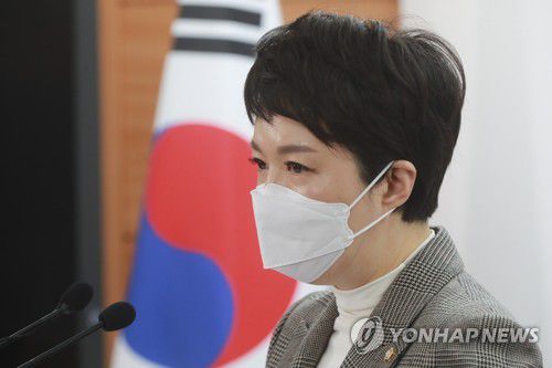 브리핑하는 김은혜 대변인(서울=연합뉴스) 김은혜 대통령 당선인 대변인이 29일 서울 종로구 통의동 금감원 연수원에 마련된 제20대 대통령직인수위원회 브리핑룸에서 브리핑하고 있다. 2022.3.29 [인수위사진기자단] photo@yna.co.kr
