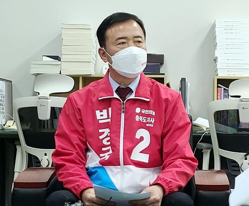 기자회견 하는 박경국 예비후보[박재천 촬영]