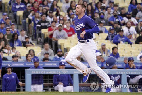 다저스타디움을 질주하는 프레디 프리먼 [AP=연합뉴스 자료사진]