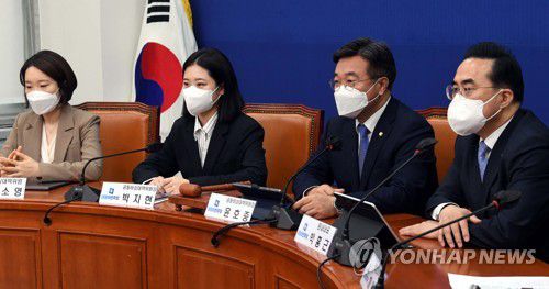 발언하는 박홍근(서울=연합뉴스) 이정훈 기자 = 더불어민주당 박홍근 원내대표가 8일 오전 국회에서 열린 비상대책위원회의에서 발언하고 있다. 2022.4.8 [국회사진기자단] uwg806@yna.co.kr