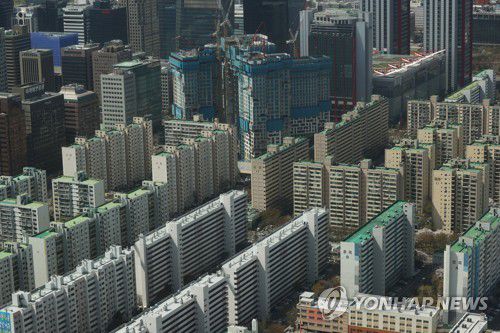 서울 63스퀘어에서 바라본 시내 아파트 모습[연합뉴스 자료사진]