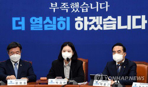 더불어민주당 비상대책위원회의(서울=연합뉴스) 이정훈 기자 = 더불어민주당 박지현 공동비대위원장이 11일 오전 국회에서 열린 비상대책위원회의에서 발언하고 있다. 2022.4.11 [국회사진기자단] uwg806@yna.co.kr