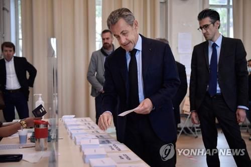 투표하는 니콜라 사르코지 전 프랑스 대통령[AFP=연합뉴스 자료사진. 재판매 및 DB 금지]