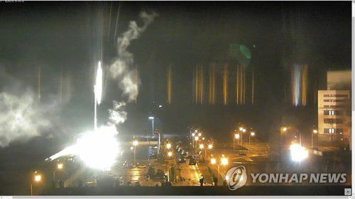 지난달 초 우크라이나 자포리자 원전 단지가 러시아군 공격을 받는 장면[EPA 연합뉴스 자료사진. 재판매 및 DB금지]