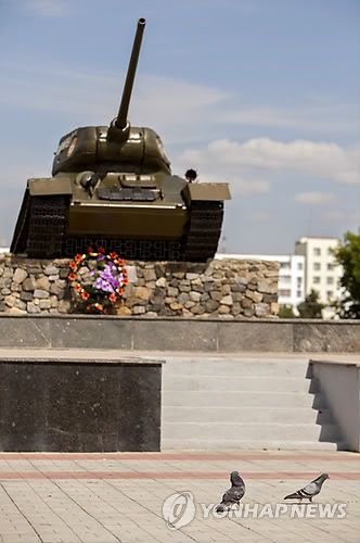 몰도바 트란스니스트리아에 전시된 제2차 세계대전 전차[트란스니스트리아[몰도바] EPA 연합뉴스 자료사진 제공. 재판매 및 DB 금지]
