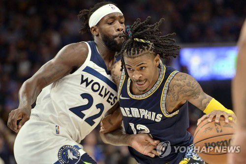 돌파하는 자 모란트(오른쪽)[AP=연합뉴스]