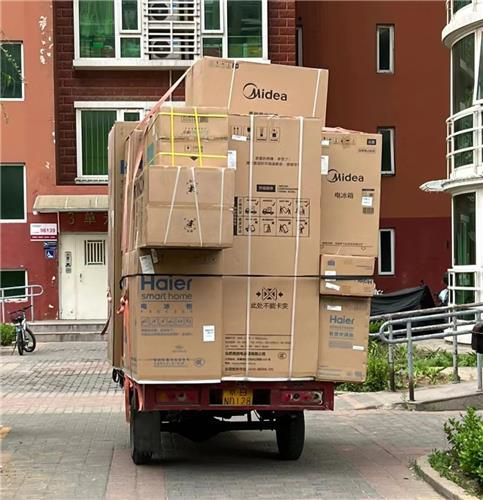 봉쇄된 베이징 차오양구로 배달되는 냉장고들[중국신문망 캡처. 재판매 및 DB 금지]