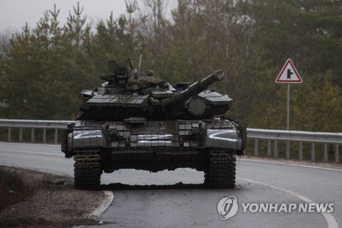 우크라이나에 진입한 러시아군 T-80 전차[타스 연합뉴스자료사진, 재판매 및 DB 금지]