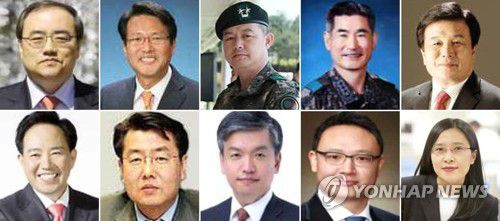 새 대통령실 국가안보실장에 김성한, 2실 5수석 인선 발표(서울=연합뉴스) 윤석열 대통령 당선인은 1일 초대 대통령실 국가안보실장에 김성한 전 외교부 차관을 임명했다.      국가안보실 산하 1차장엔 김태효 전 청와대 대외전략기획관, 2차장엔 신인호 전 청와대 위기관리비서관이 임명됐다. 경호처장엔 김용현 전 국방부 합동참모본부 작전본부장이 임명됐다.      윗줄 왼쪽부터 김성한 국가안보실장·김태효 국가안보실 1차장·신인호 2차장·김용현 대통령경호처장·이진복 정무수석비서관 내정자. 아랫줄 왼쪽부터 강승규 시민사회수석비서관·최영범 홍보수석비서관·최상목 경제수석비서관·안상훈 사회수석비서관·강인선 대변인 내정자. 2022.5.1 [당선인대변인실 제공. 재판매 및 DB금지] photo@yna.co.kr