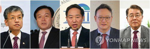 윤 대통령실 '5수석' 발표(서울=연합뉴스) 윤석열 대통령 당선인은 1일 초대 대통령 실 경제수석에는 최상목 전 기획재정부 차관(왼쪽부터), 정무수석에 이진복 전 의원, 시민사회수석에 강승규 전 의원, 사회수석에 안상훈 서울대 교수, 홍보수석에 최영범 효성그룹 부사장을 내정했다. 2022.5.1 [연합뉴스 자료사진] photo@yna.co.kr