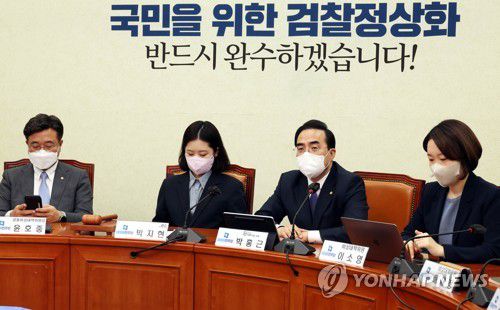 발언하는 박홍근(서울=연합뉴스) 이정훈 기자 = 더불어민주당 박홍근 원내대표가 2일 오전 국회에서 열린 비상대책위원회의에서 발언하고 있다. 2022.5.2 [국회사진기자단] uwg806@yna.co.kr