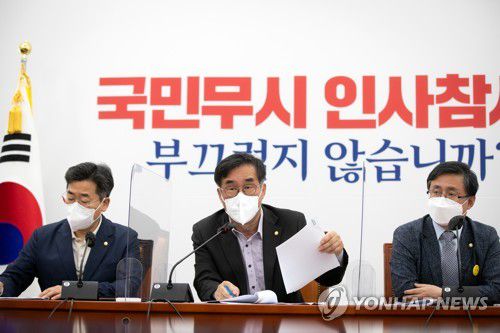 추경 관련 발언하는 김성환 정책위의장(서울=연합뉴스) 백승렬 기자 = 더불어민주당 맹성규 예결위원회 간사가 12일 오전 국회에서 열린 추경안 관련 기자간담회에서 발언하고 있다. 2022.5.12 [국회사진기자단] srbaek@yna.co.kr