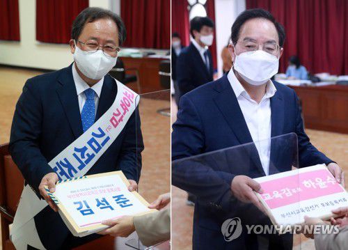 부산시 교육감 후보 등록하는 김석준·하윤수(부산=연합뉴스) 손형주 기자 = 김석준(왼쪽), 하윤수 부산시 교육감 후보가 12일 오전 부산 연제구 부산시선관위에 후보자 등록을 하고 있다. 2022.5.12 handbrother@yna.co.kr