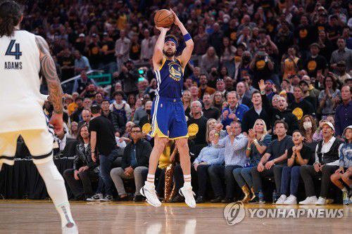 3점 시도하는 골든스테이트의 클레이 톰프슨[USA TODAY Sports=연합뉴스]