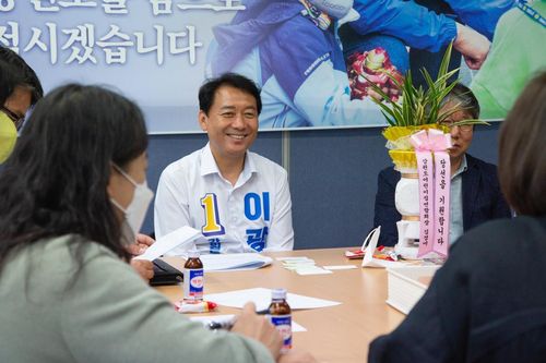 어린이집 연합회와 만난 이광재 강원도지사 후보.[이광재 후보 제공·재판매 및 DB 금지]