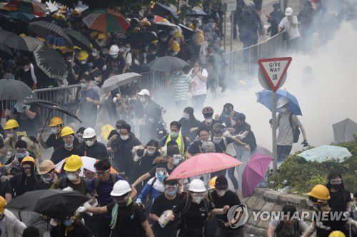 2019년 6월 12일 홍콩 반정부 시위 현장 [EPA 연합뉴스 자료사진]