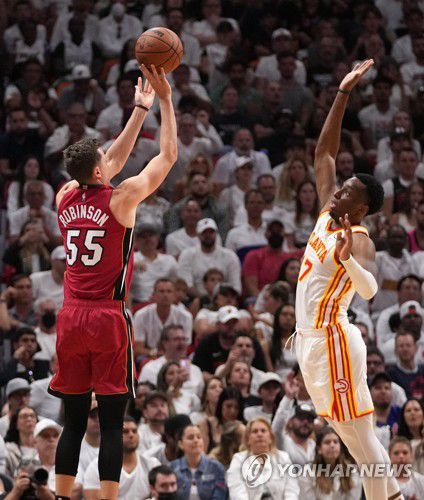 슛 던지는 던컨 로빈슨[USA TODAY Sports=연합뉴스]
